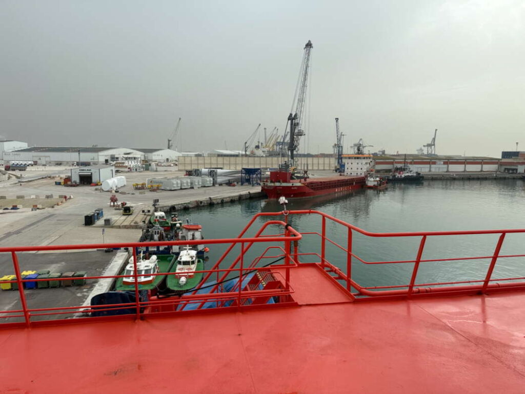 Imagen del Puerto desde el puente del Clara Campoamor