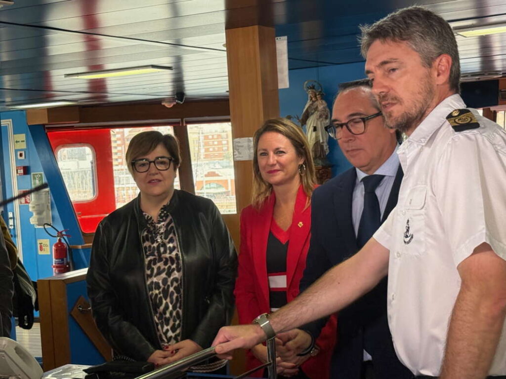 Buque de Salvamento Marítimo Clara Campoamor 141125