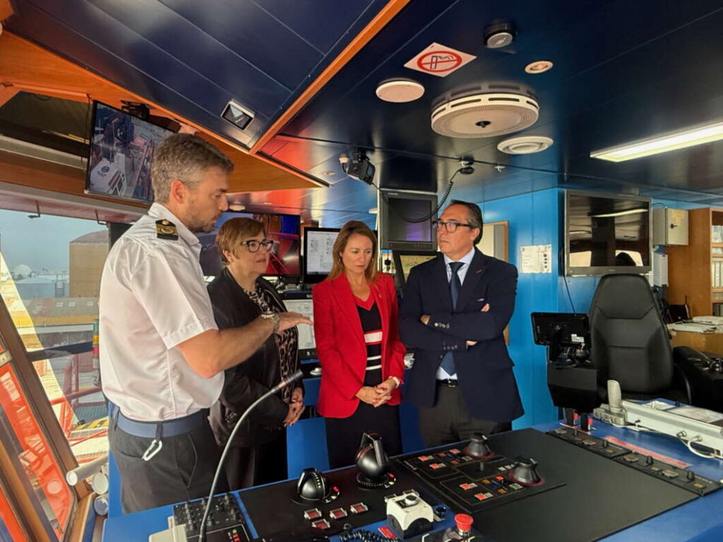 Buque de Salvamento Marítimo Clara Campoamor 141125