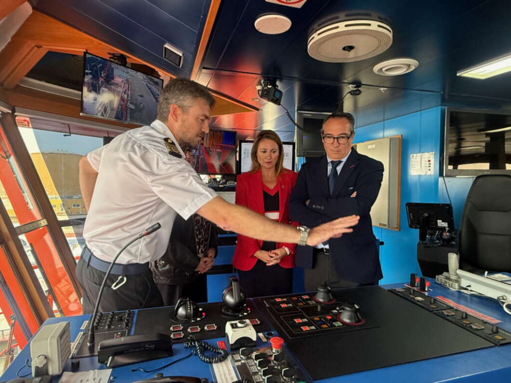 Buque de Salvamento Marítimo Clara Campoamor 141125