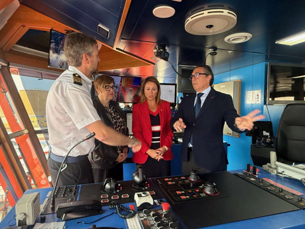 Buque de Salvamento Marítimo Clara Campoamor 141125