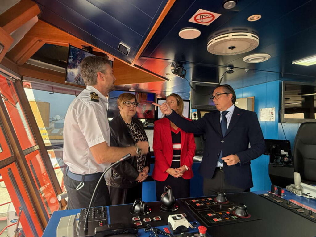 Buque de Salvamento Marítimo Clara Campoamor 141125