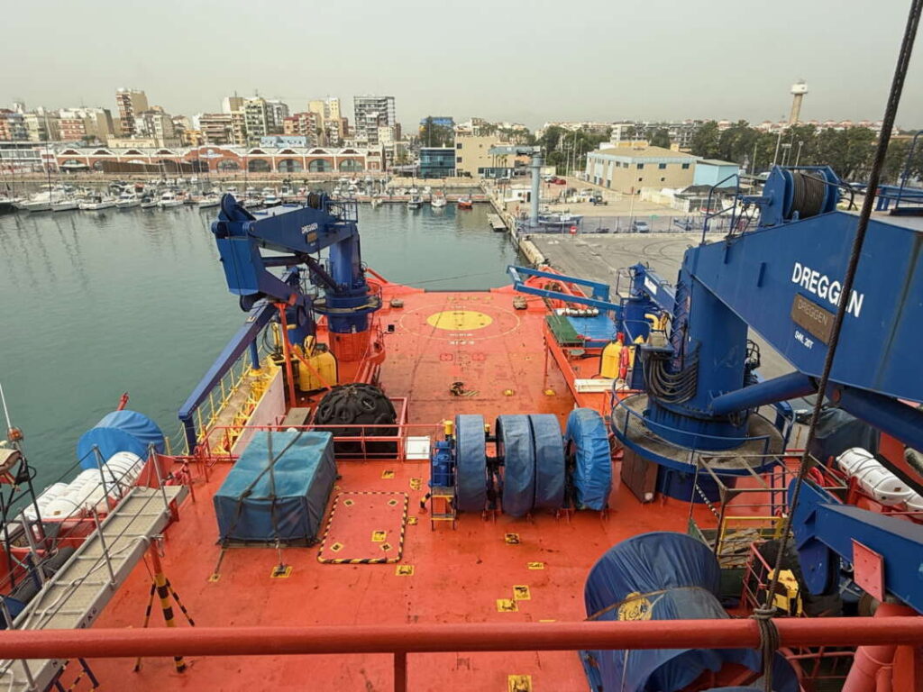 Imagen de la dársena interior del Puerto desde el puente del Clara Campoamor