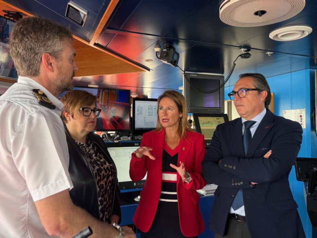 Buque de Salvamento Marítimo Clara Campoamor 141125