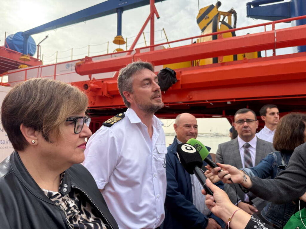 Buque de Salvamento Marítimo Clara Campoamor 141125