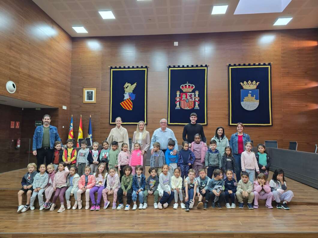 ndp visita escolares del ceip dean marti al ayuntamiento oropesa