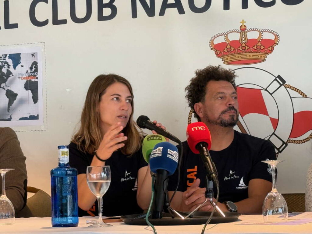 Vuelta vertical al mundo por mar y a vela 2025-2026