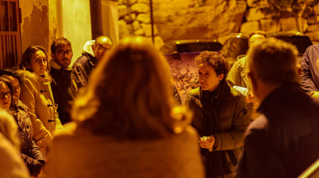 La alcaldesa de Onda con vecinos de la calle Portal de Valencia