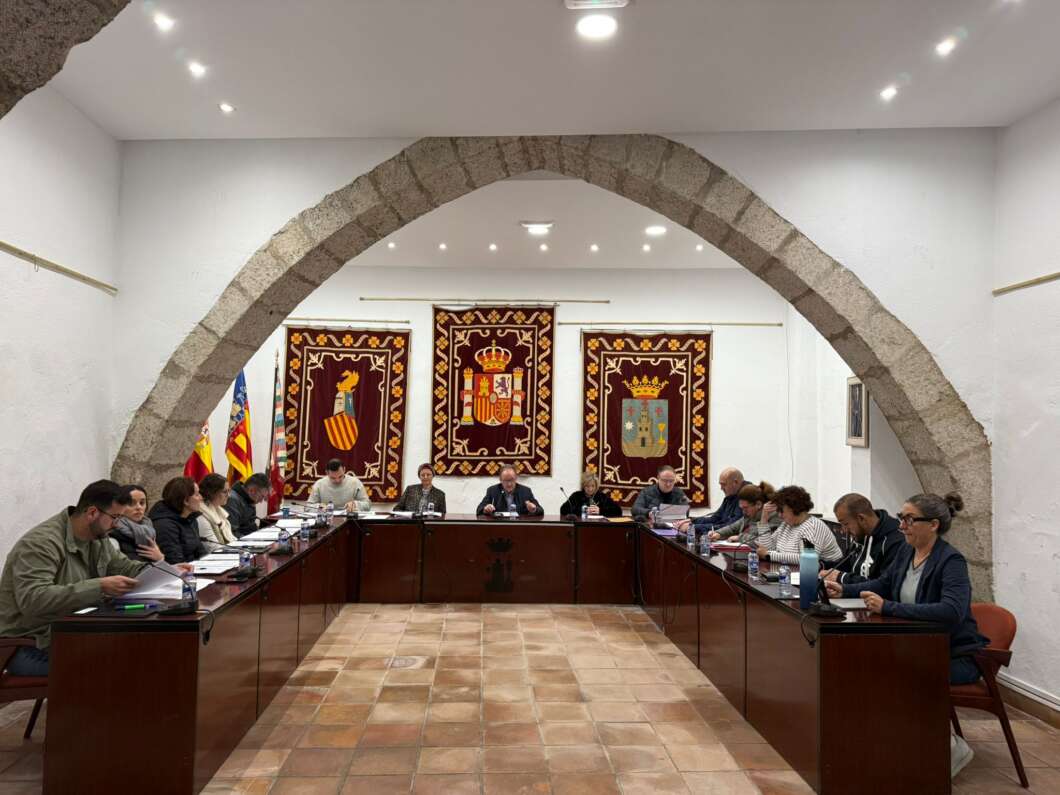 Alcalà-Alcossebre aprova un pressupost de 14,9 milions amb més d’1,6 milions en inversions per a 2026