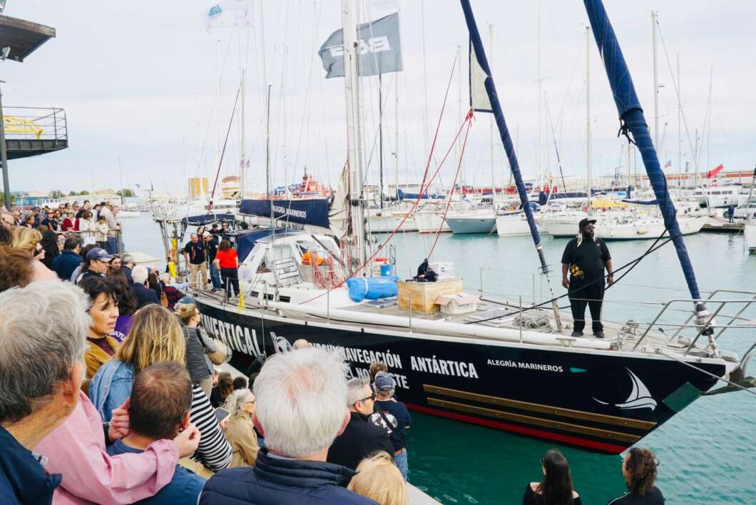 Salida del puerto Vuelta Vertical 2025