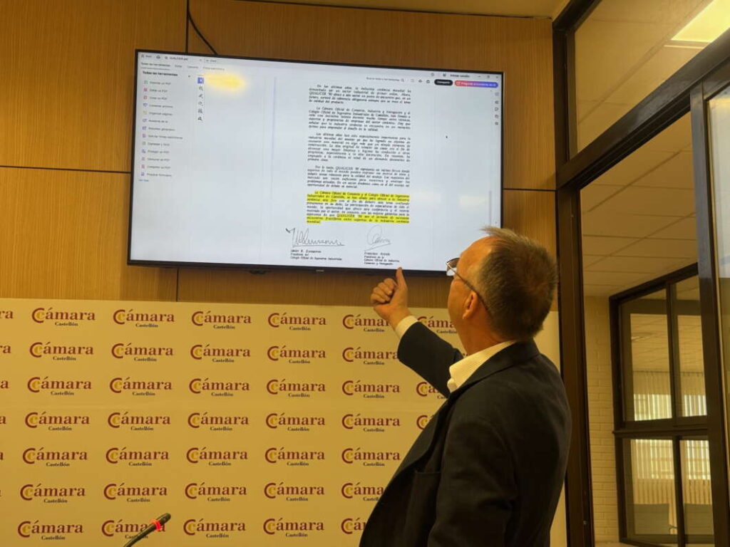 Convenio entre el Colegio de Ingenieros y la Cámara de Comercio para fundación de Qualicer 1990