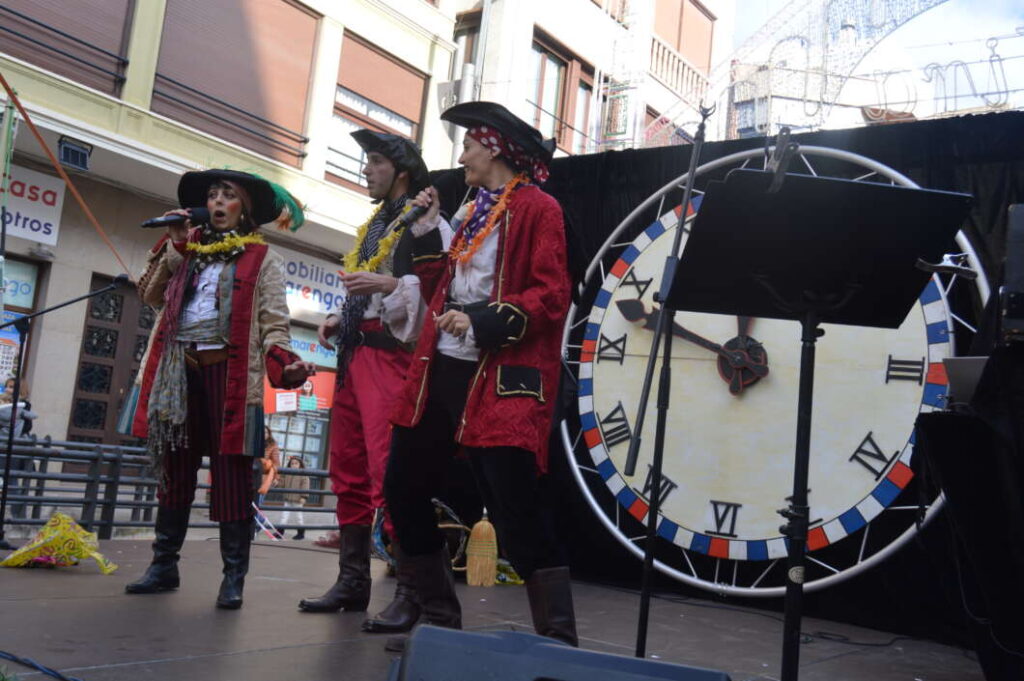 Centenars de xiquets participen en les campanes infantils de Vila-real