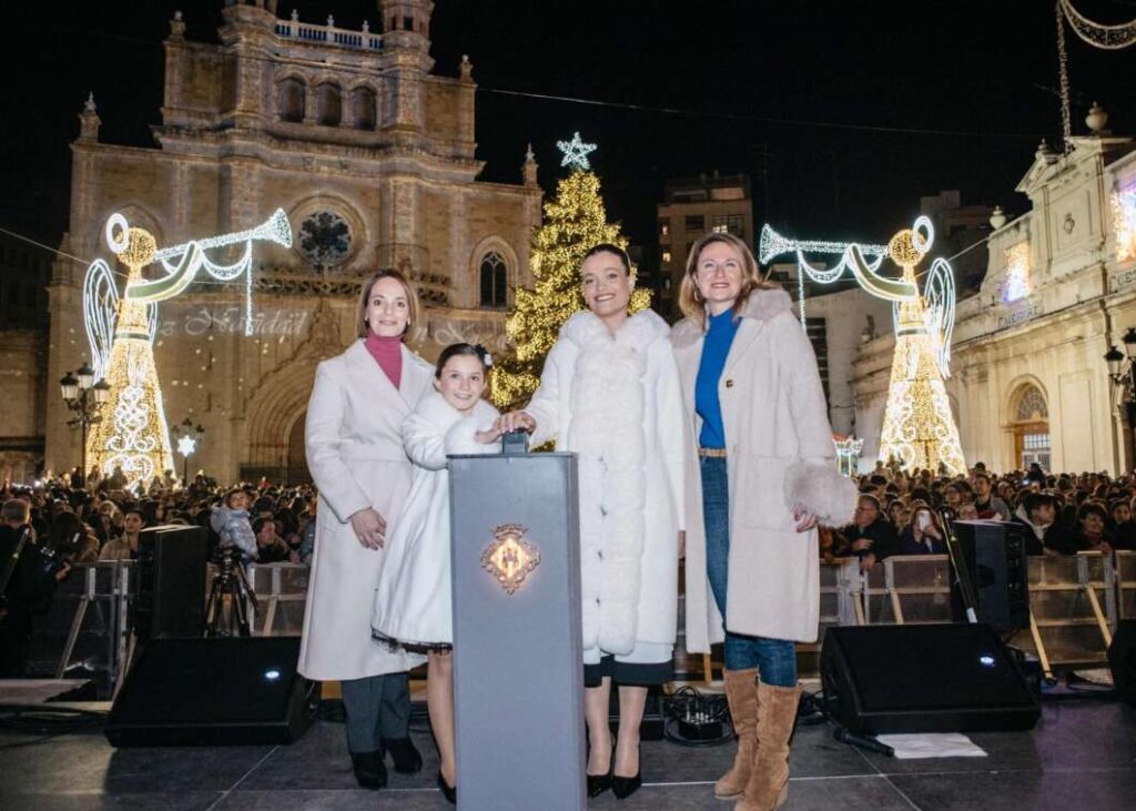 Castellón inaugura la Navidad con el encendido de las luces 051225