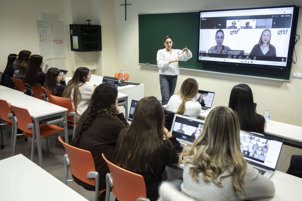 Estudiantes de Educación Infantil del CEU en una formación de Erasmus+