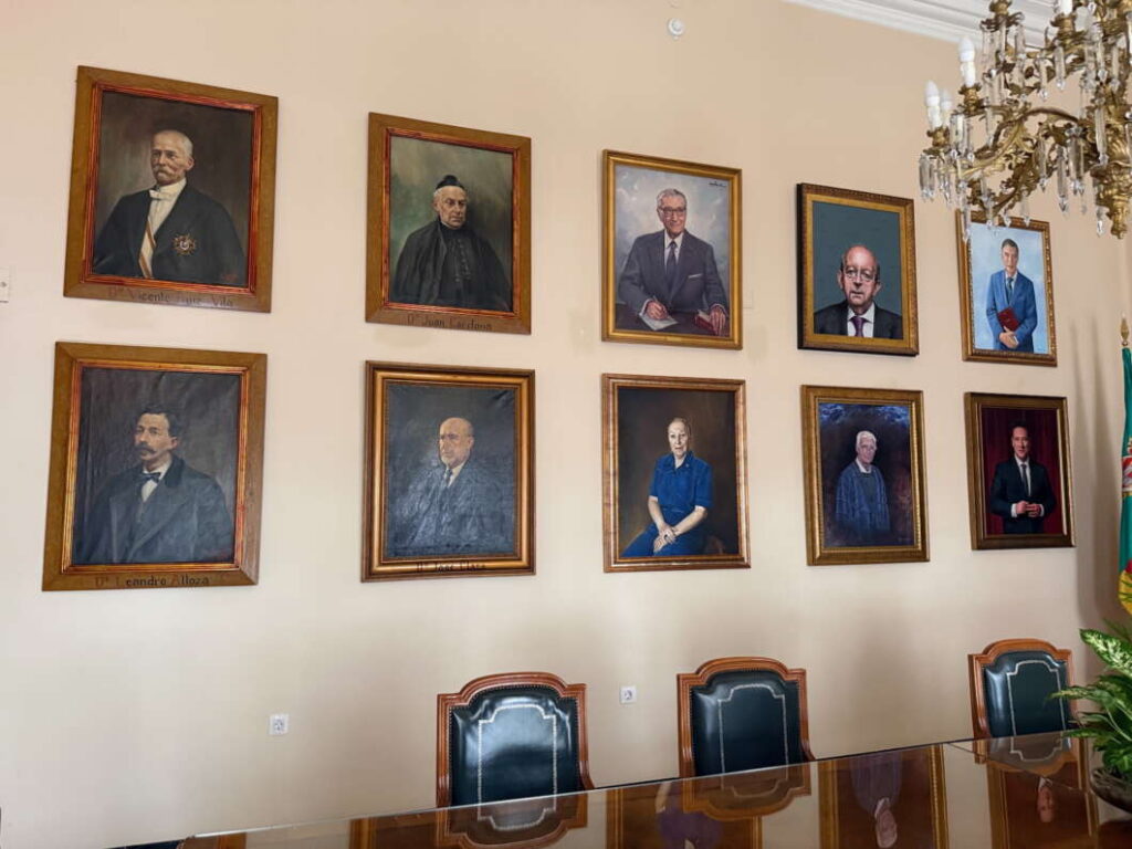 Galería de Hijos Ilustres sala de comisiones ayuntamiento de Castellón 2025