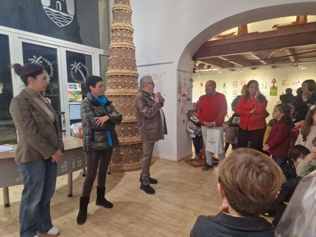 Almenara inaugura la XIII edició del Concurs Escolar de Postals de Nadal amb una triple cita cultural