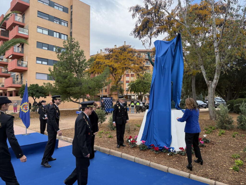 Escultura Angel Custodio. homenaje Policía Nacional Castellón