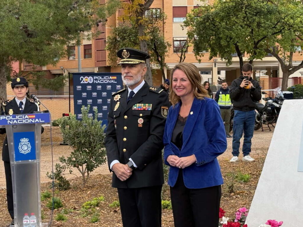 Escultura Angel Custodio. homenaje Policía Nacional Castellón