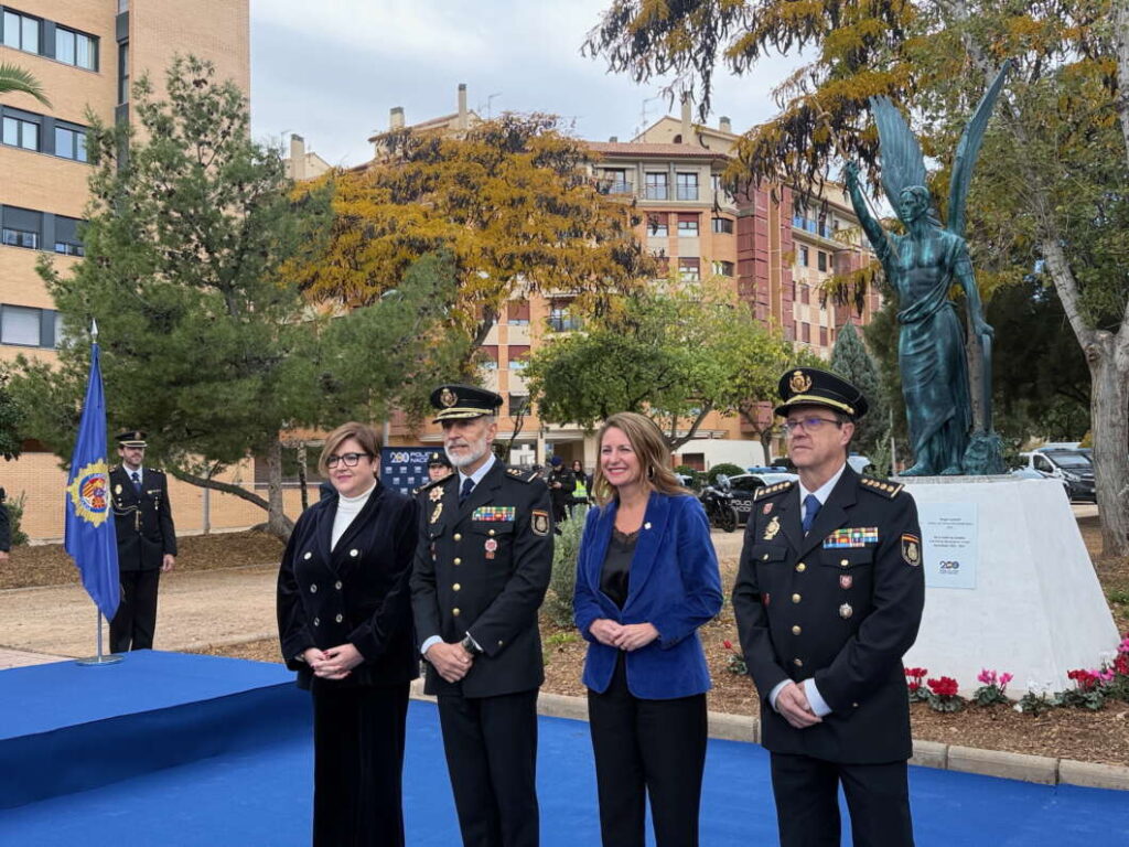 Escultura Angel Custodio. homenaje Policía Nacional Castellón