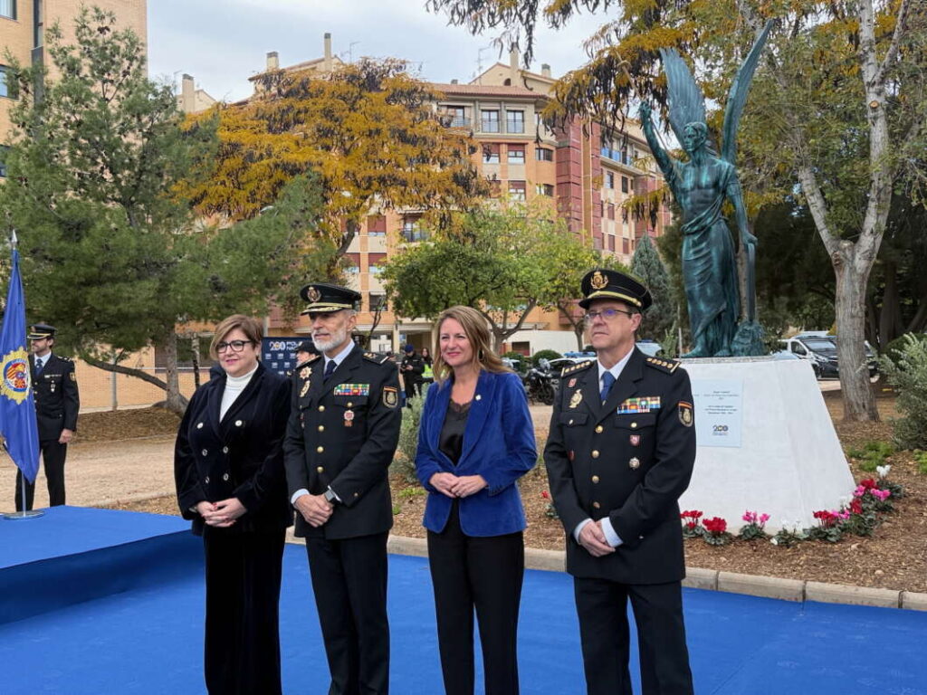 Escultura Angel Custodio. homenaje Policía Nacional Castellón