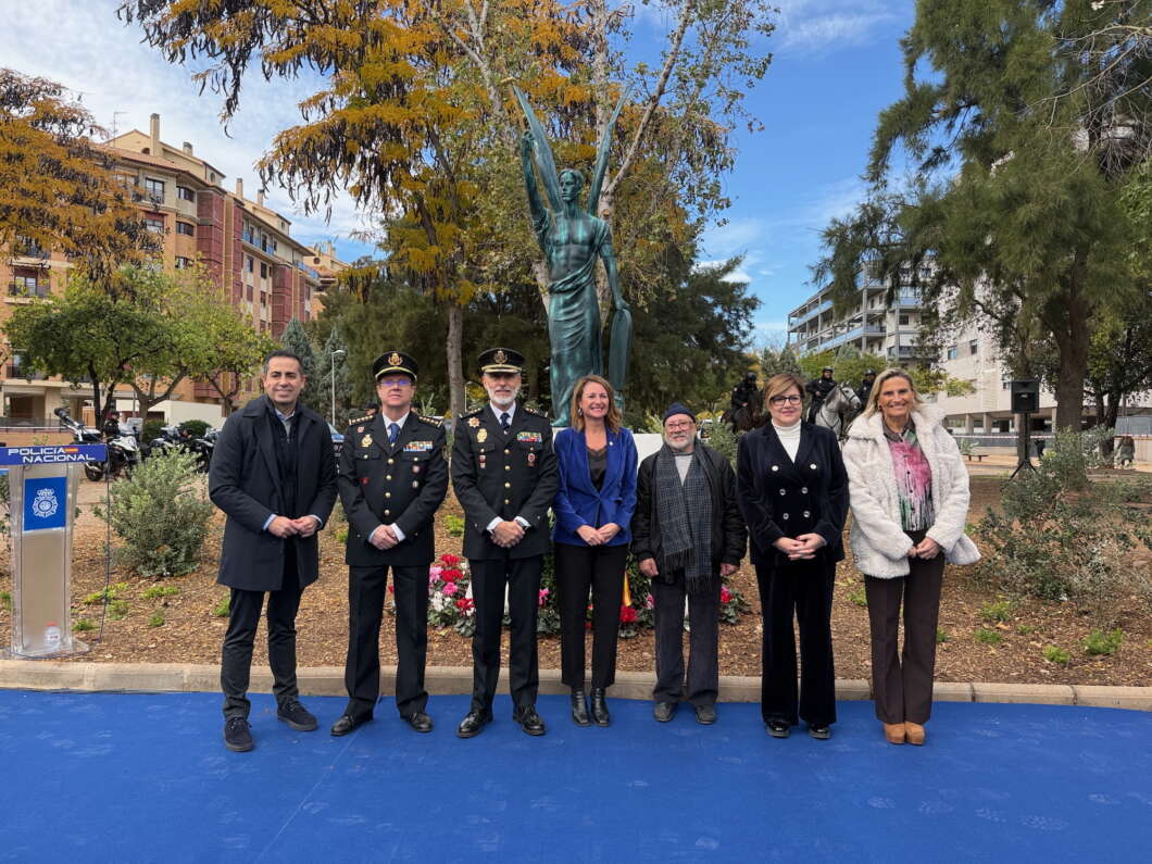 Escultura del Angel Custodio homenaje Policía Nacional Castellón