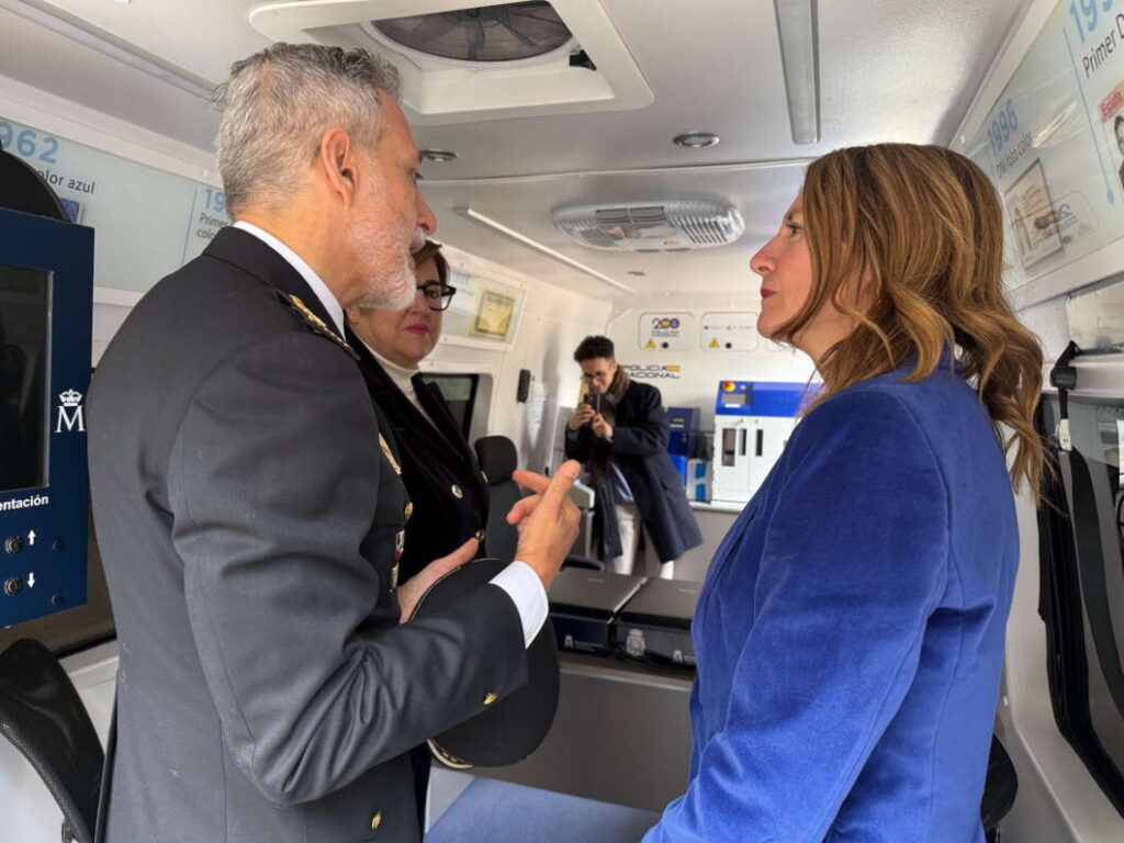 Furgoneta DNI. Homenaje Policía Nacional 200 años en Castellón