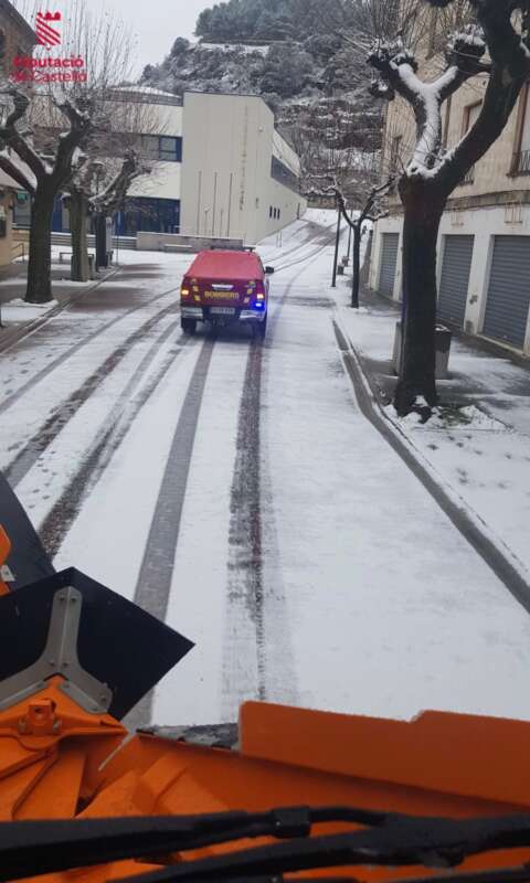 Aviso amarillo: El interior de Castellón despierta el día de Navidad bajo la nieve