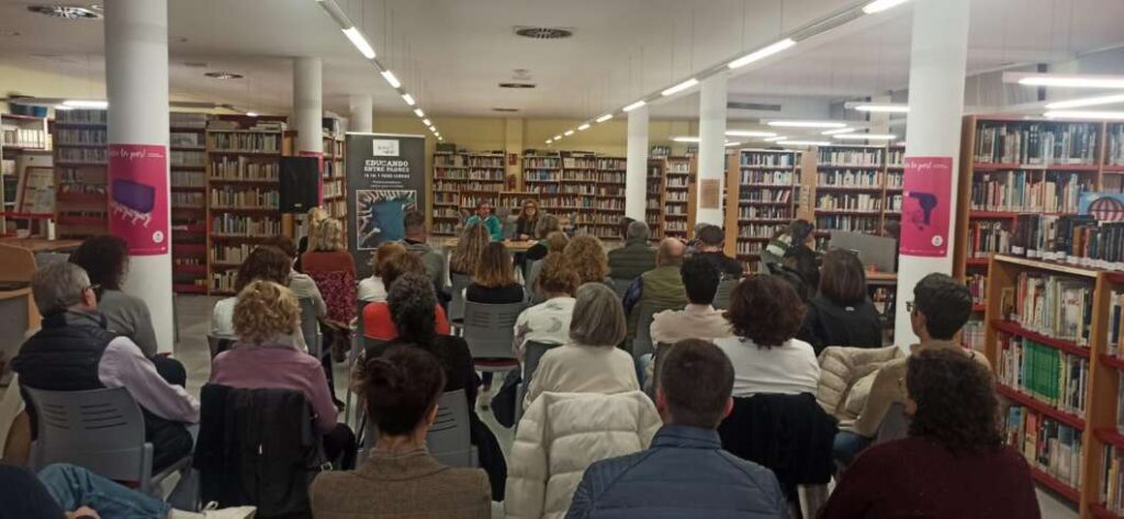 Almenara inaugura la XIII edició del Concurs Escolar de Postals de Nadal amb una triple cita cultural