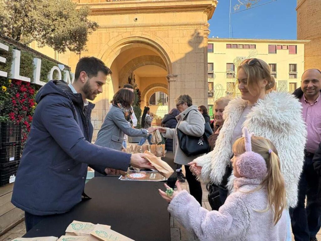 Castellón recibe el 2026 con 12 gajos de mandarina en la Nochevieja infantil