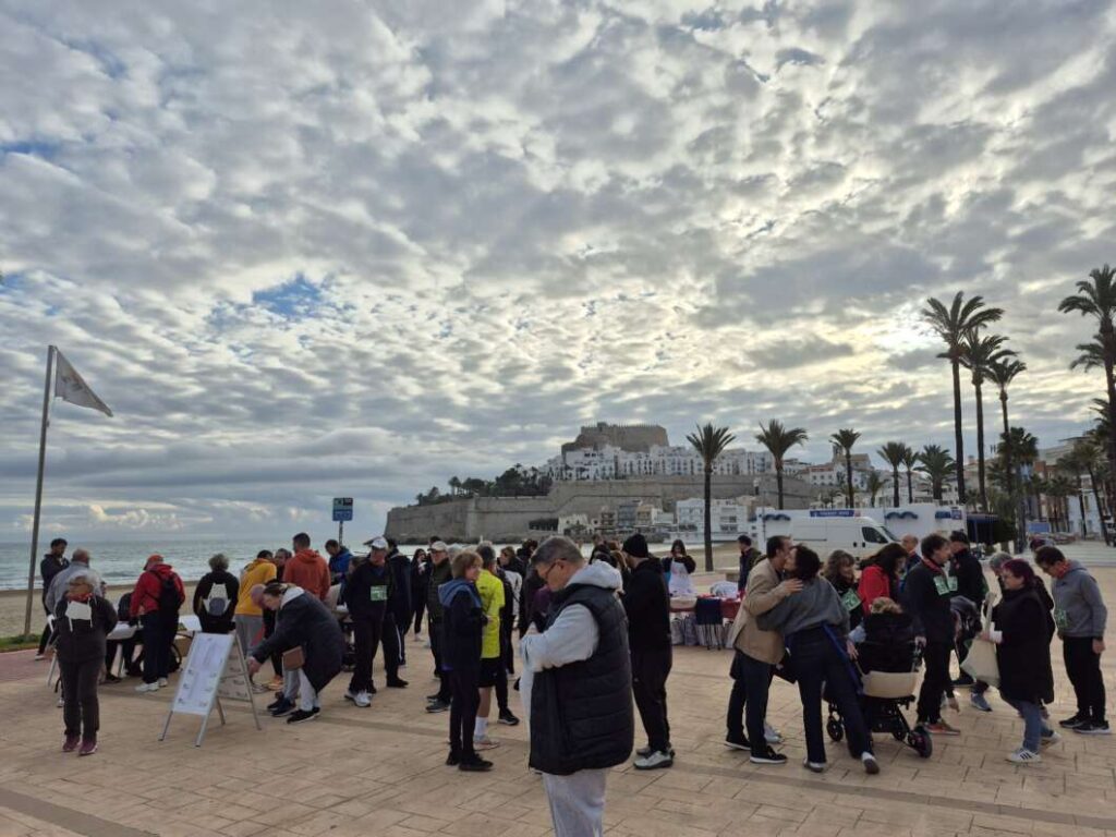 Peñíscola reúne a 400 personas en la II Marcha Solidaria por la ELA
