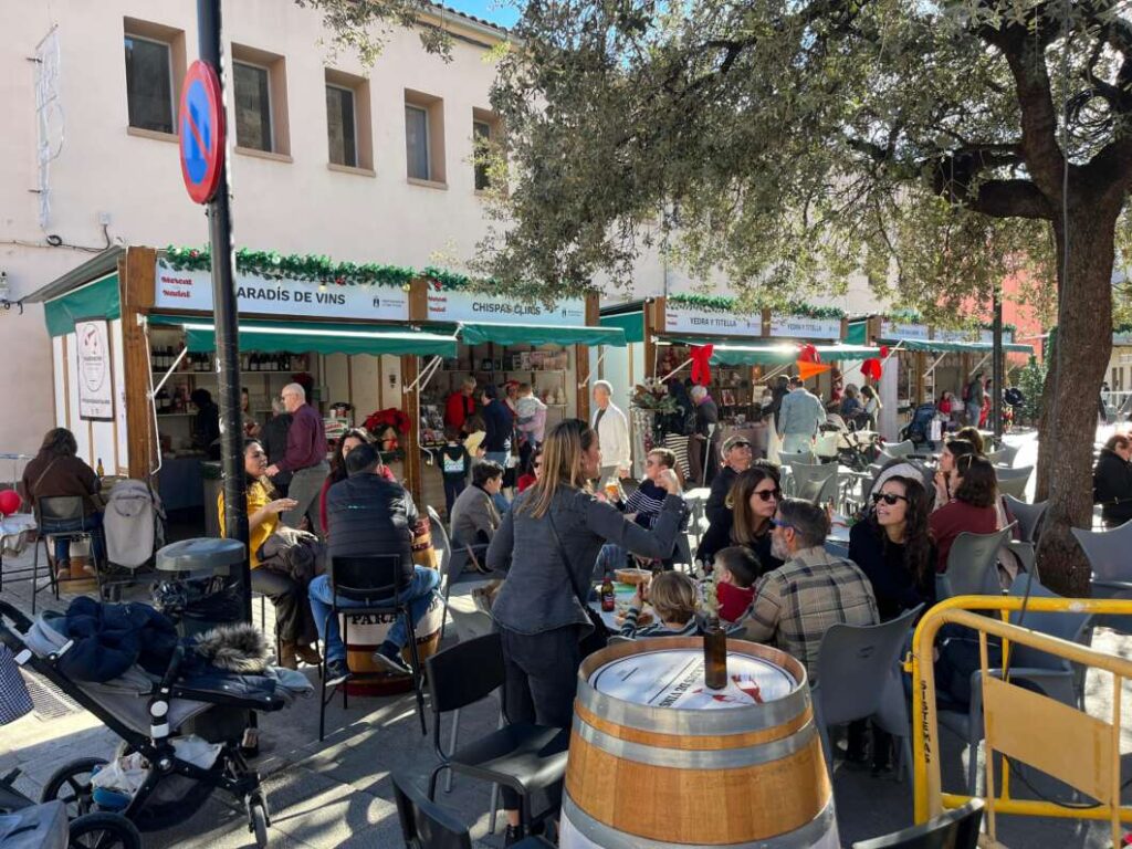 La Vall d'Uixó obri el Mercat de Nadal amb una vintena de comerços locals