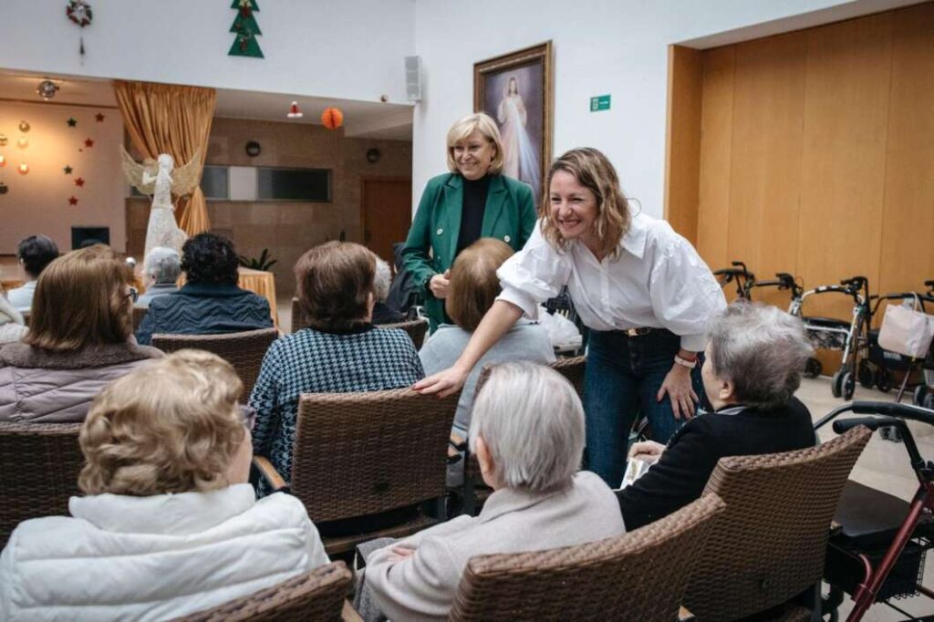 Carrasco visita el asilo de Castellón en Navidad