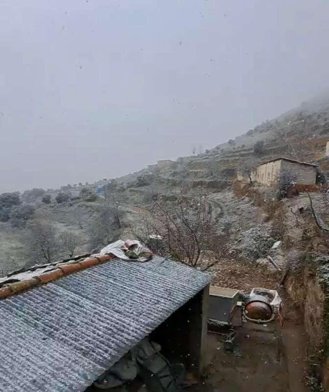 Aviso amarillo: El interior de Castellón despierta el día de Navidad bajo la nieve