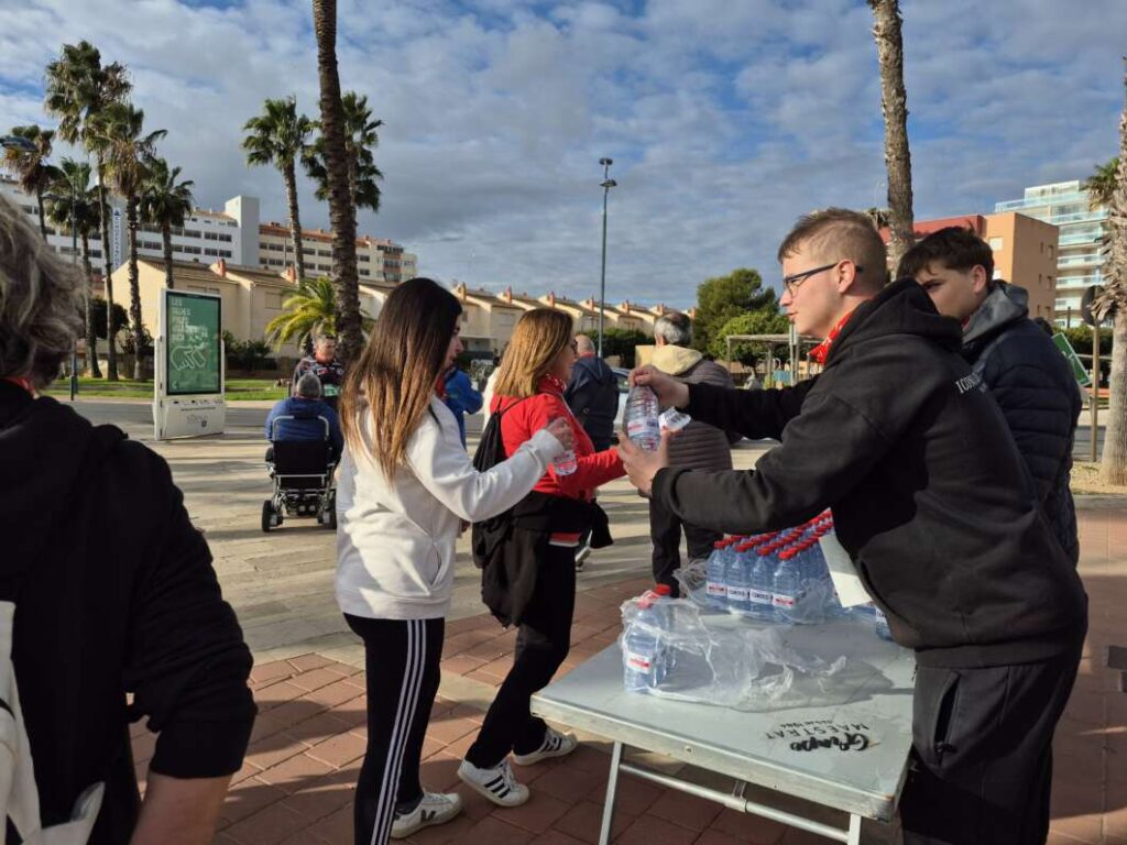 Peñíscola reúne a 400 personas en la II Marcha Solidaria por la ELA