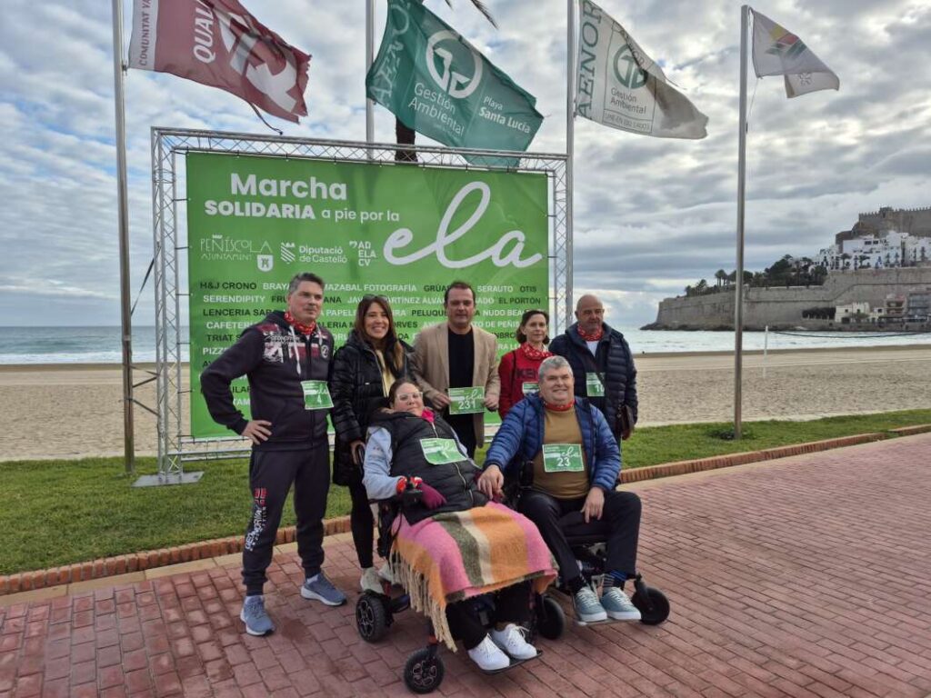 Peñíscola reúne a 400 personas en la II Marcha Solidaria por la ELA