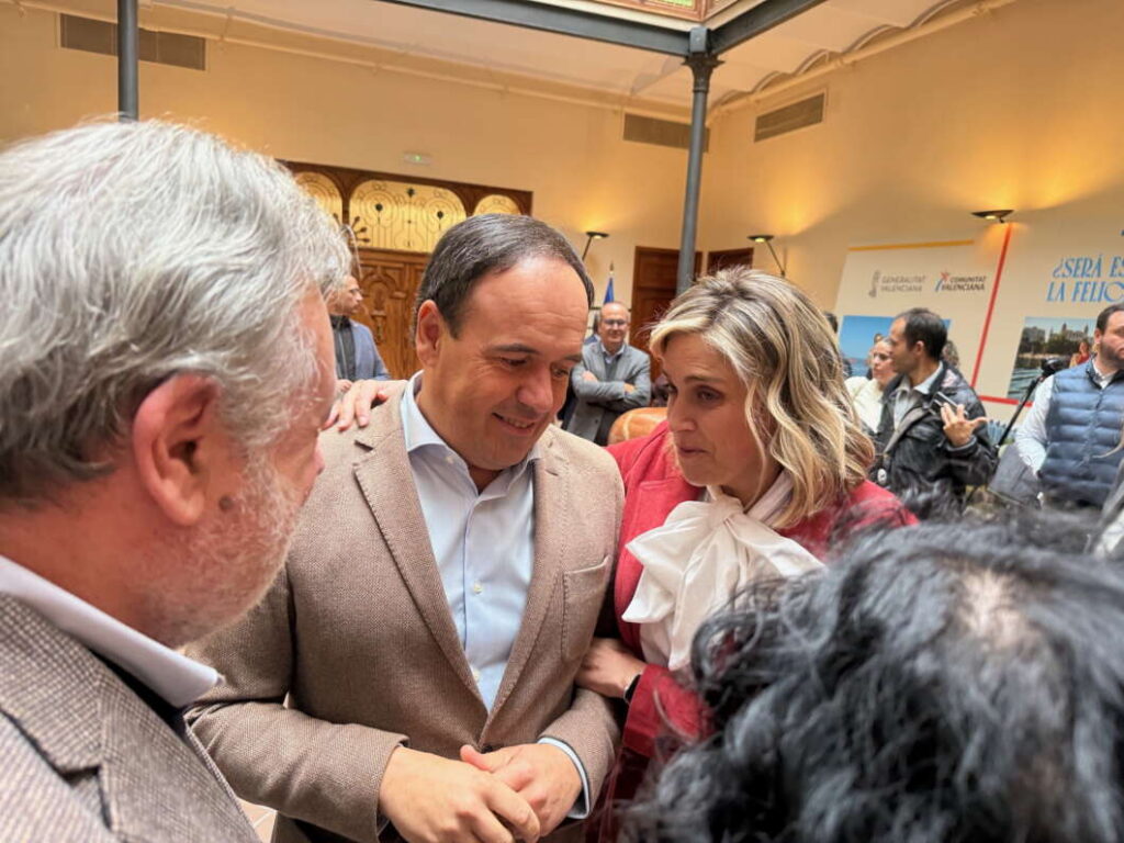 El presidente de la Generalitat felicita la Navidad a los medios de comunicación de Castellón 2025