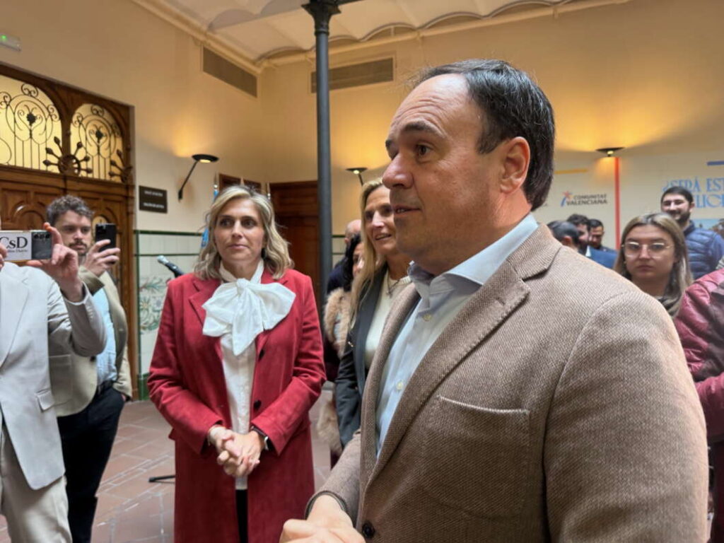 El presidente de la Generalitat felicita la Navidad a los medios de comunicación de Castellón 2025