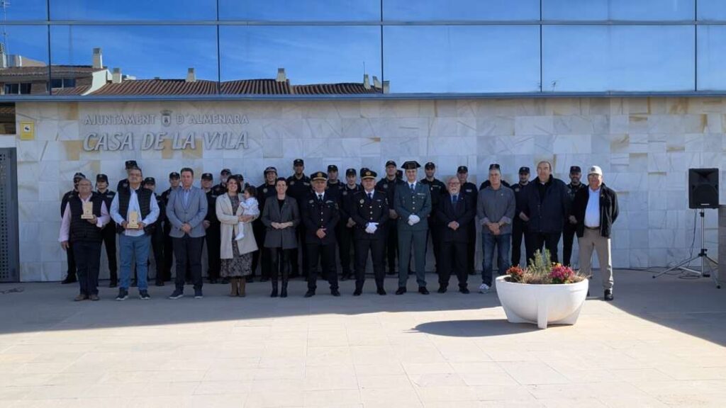 Almenara homenajea a su Policía Local y reconoce la labor de agentes y mandos históricos