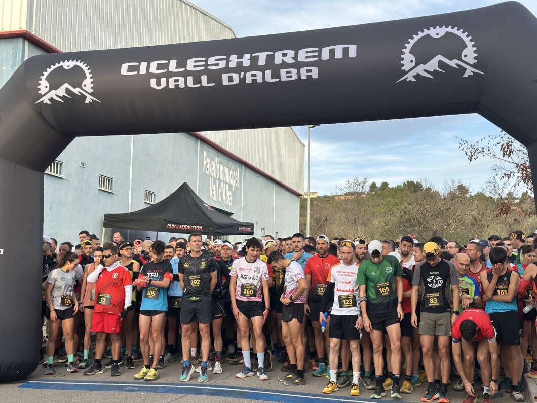 La XX Volta a Peu de Vall d'Alba reúne a más de 300 corredores