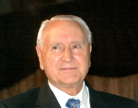 Luis Batalla Romero, simetria