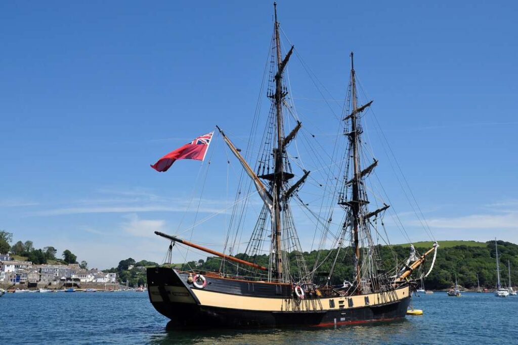 Barco Phoenix. Creative Commons Attribution-Share Alike 3.0 Unported .