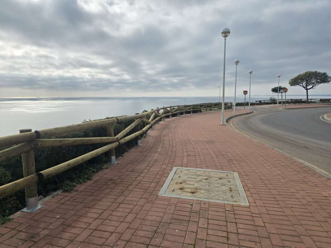 Oropesa refuerza la seguridad del mirador de Torre Bellver con una nueva valla