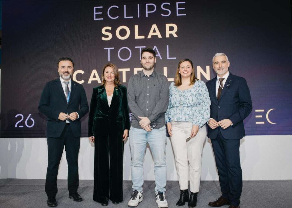 Begoña Carrasco y Arantxa Miralles presentan el eclipse en FITUR 26