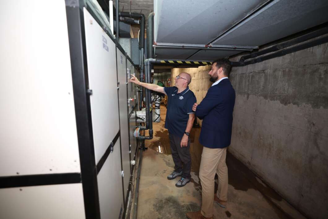 Regidor d'Esports de Burriana en la piscina municipal