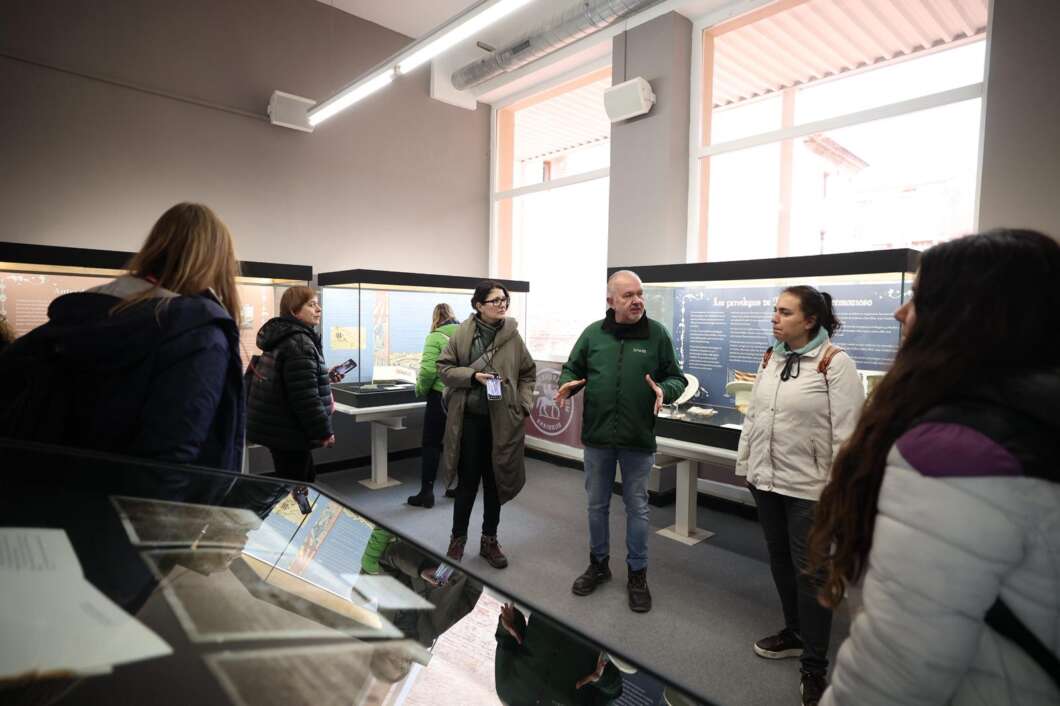 Burriana exhibeix el seu turisme arqueològic i citrícola davant els guies de Castelló