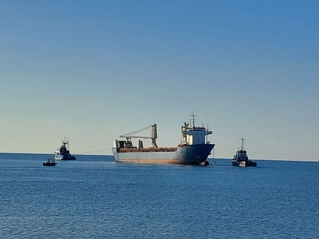 Caribana Express remolcado y en ruta hacia albania 311225