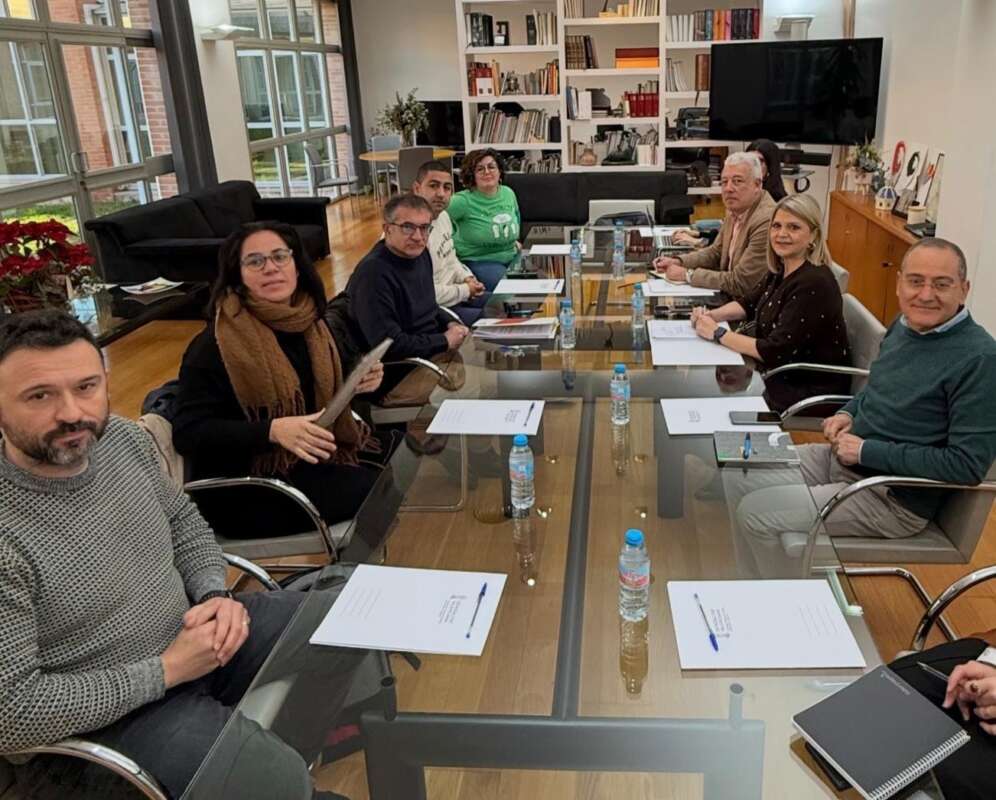 Educació inicia negociacions amb els sindicats per millorar les condicions laborals del professorat