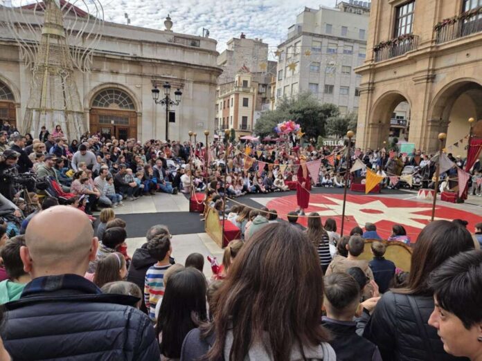 La Plaça Major de Castelló s’ompli de públic amb el cicle Nadal de Circ