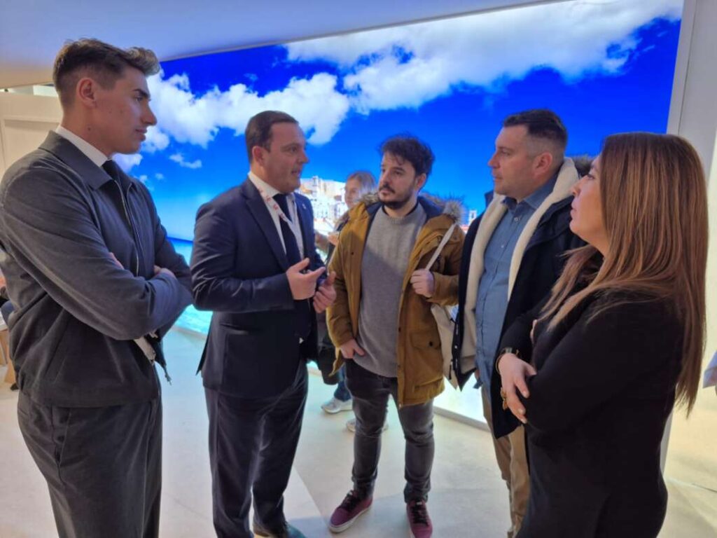 Peñíscola refuerza su turismo cinematográfico y gastronómico en Fitur