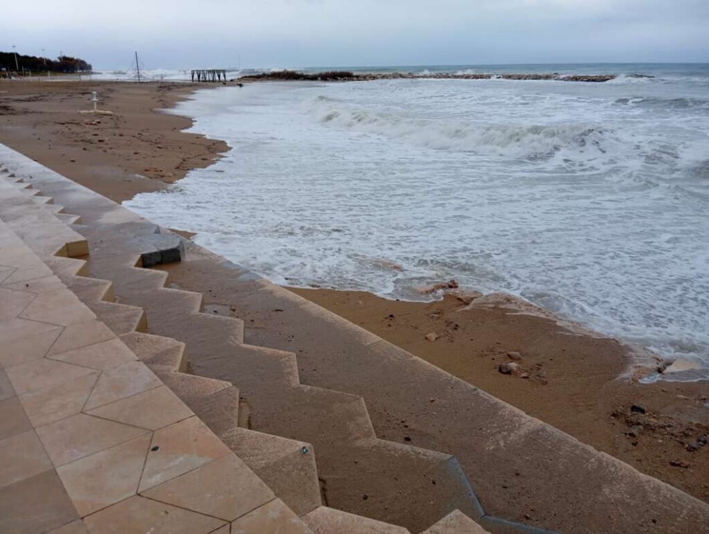 Playa Fortí de Vinaròs tras el paso de la borrasca Harry